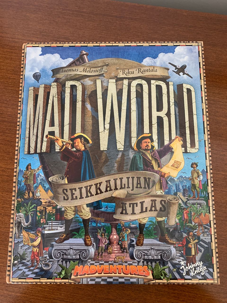 Mad World seikkailijan Atlas kirja