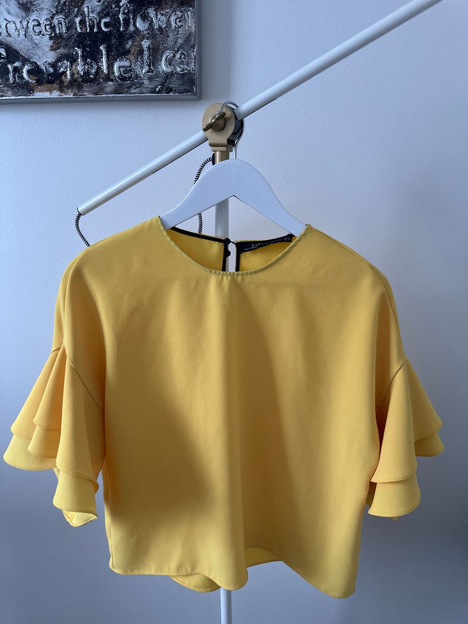 Zara keltainen t-paita koko väljä XS