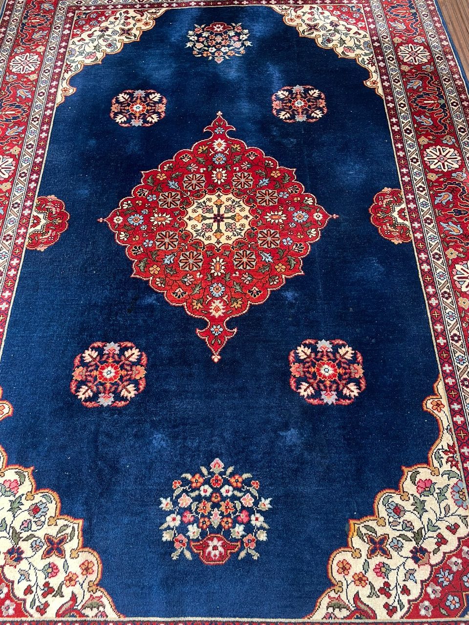 käsinsolmittu itämainen Tabriz matto