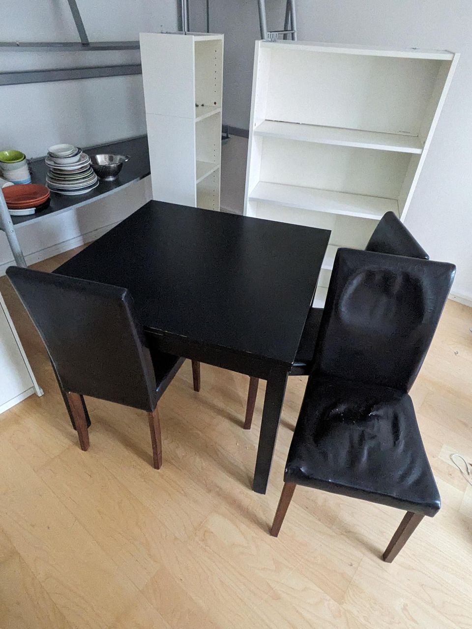Ikea Bjursta ruokapöytä ja tuolit