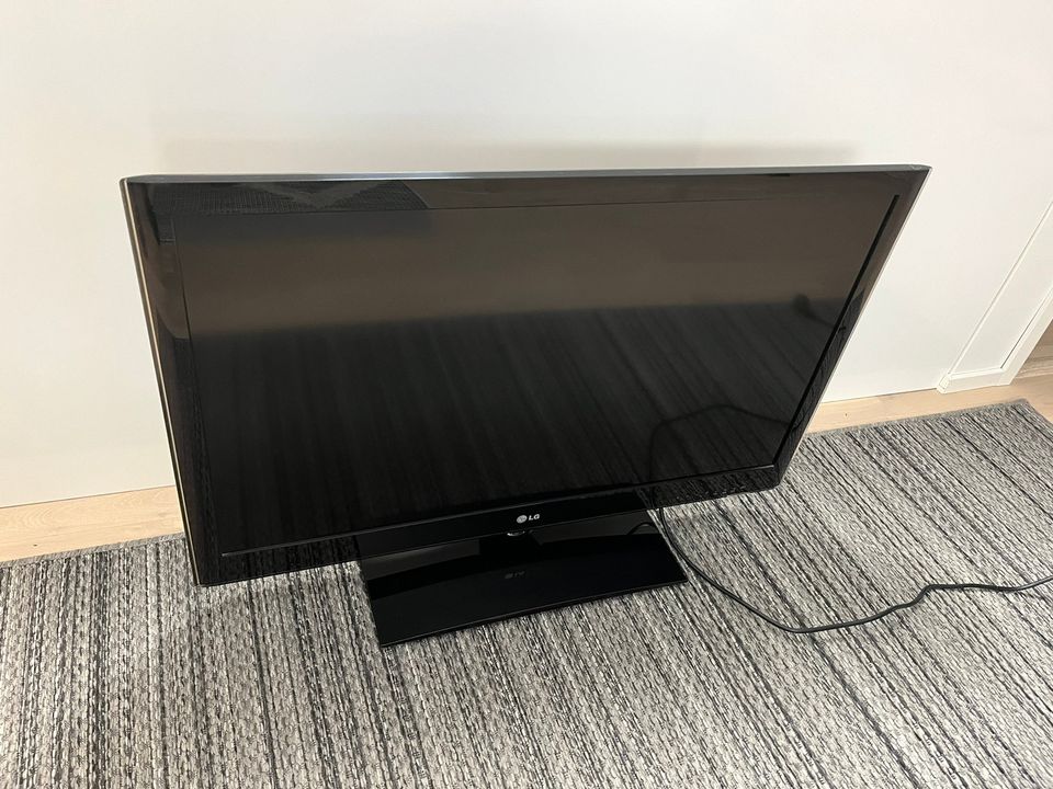 LG taulu-tv ( ei sis. Digiboxia )