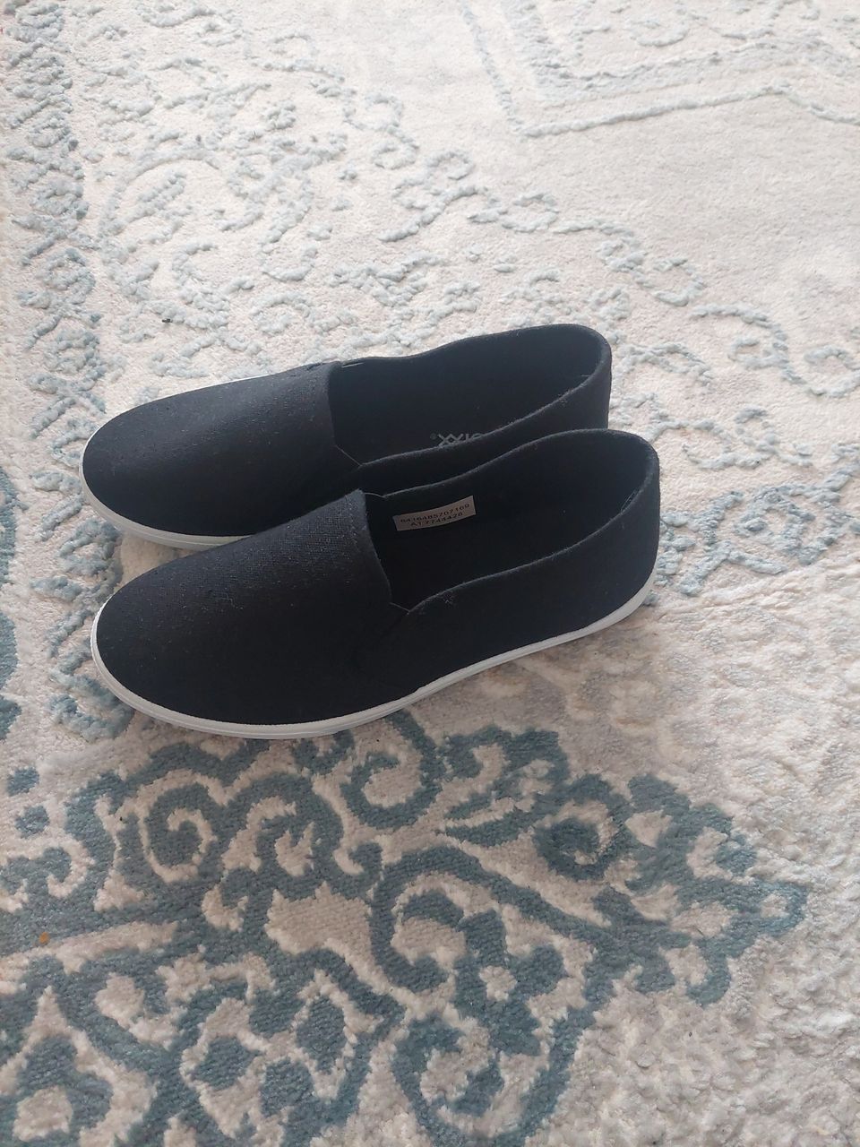 Uudet Mustat kengät koko 36
