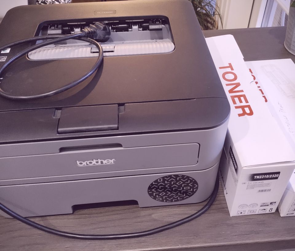 Brother tulostin HL-L2300D ja kaksi uutta värikasettia