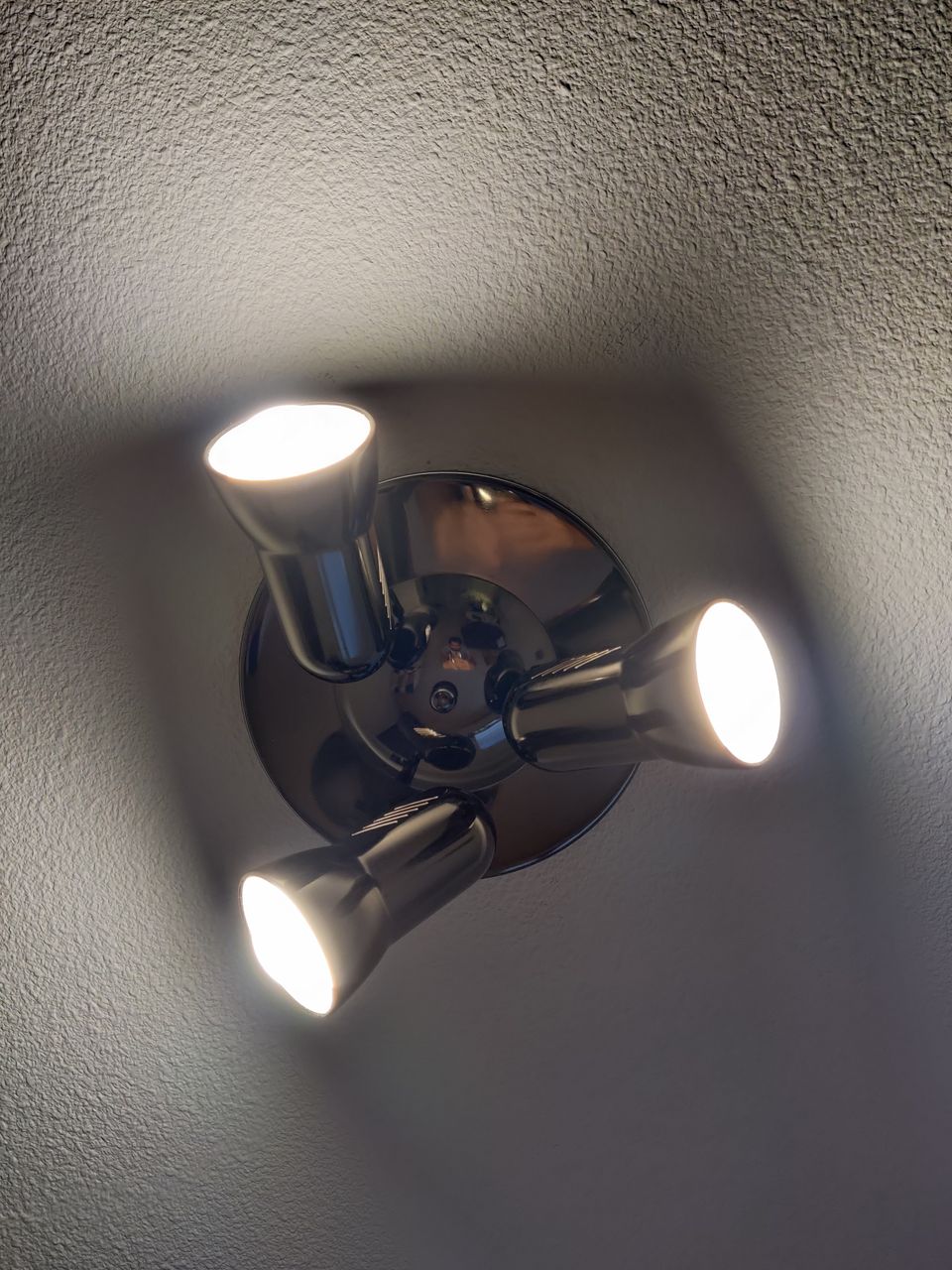 Ceiling lamp with 3 bulbs