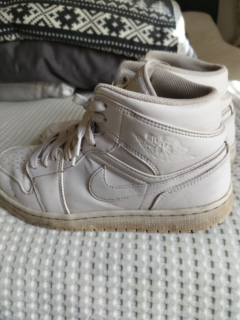 Nike Air Jordanit koko 43   27 sisämitta