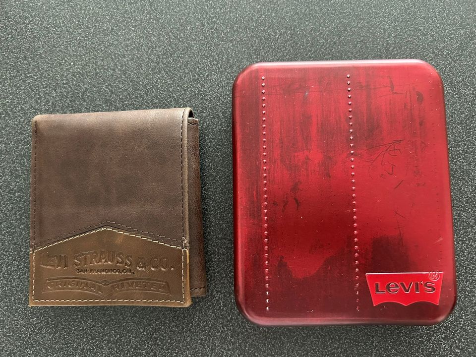 Levi’s ® nahkapintainen lompakko