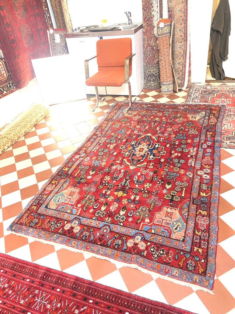Persialainen käsinsolmittu Nahavand-villamatto, 228x140 cm