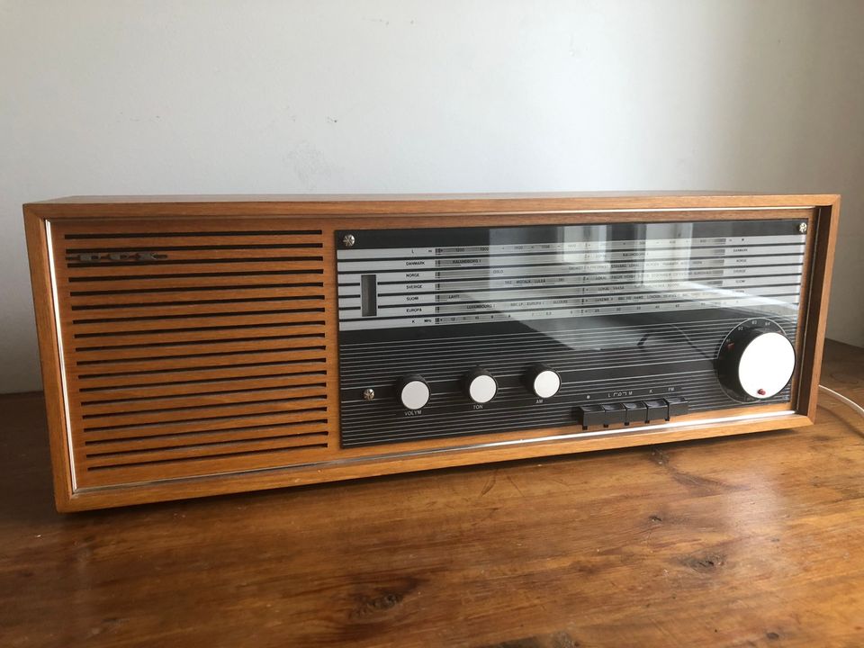 DUX merkkinen 60-luvun putkiradio