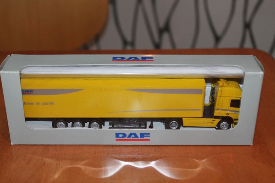 DAF CF promo tehtaan mainosrekka paketissa 20cm nuppi + perävaunu metallia 1:87
