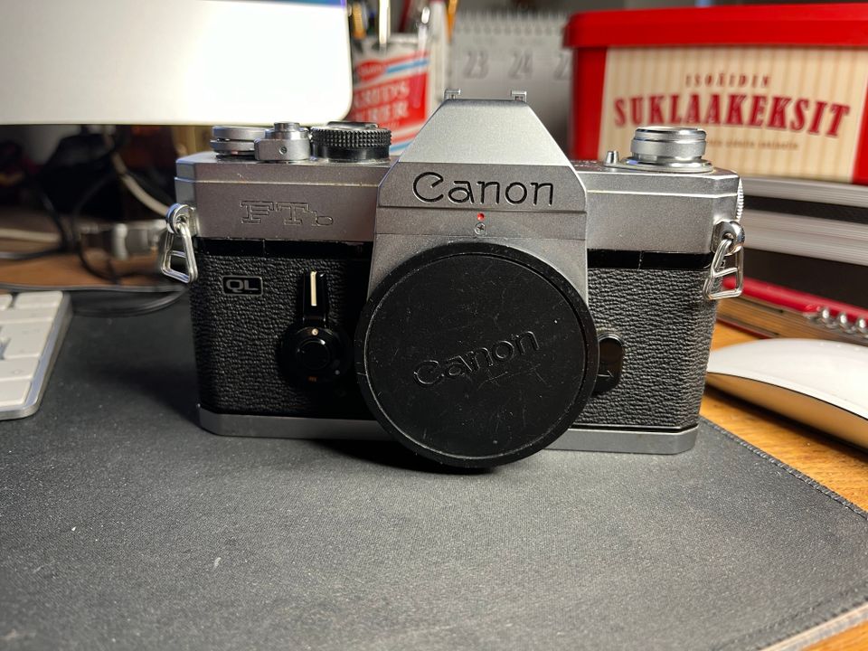 Canon FTb filmikamera runko