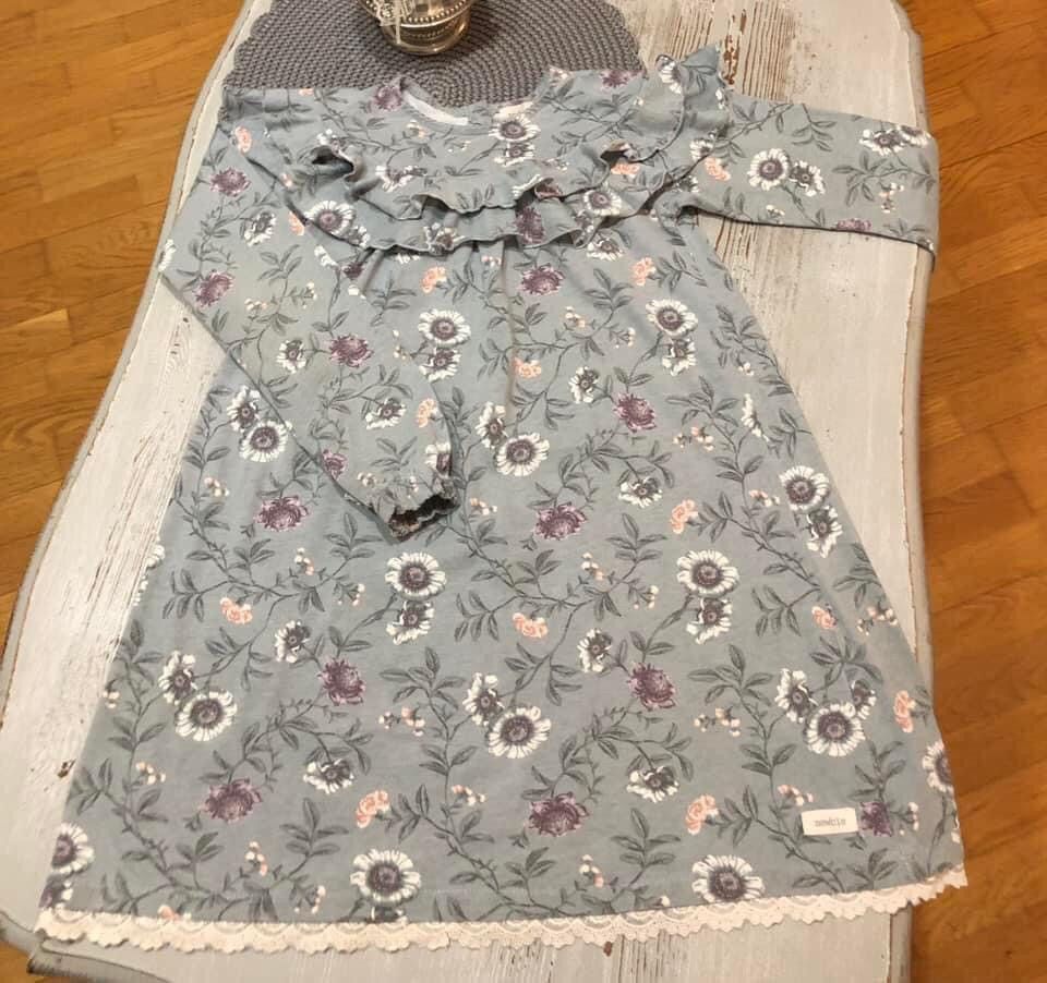 Newbie: Turkoosi mekko kokoa 128 cm