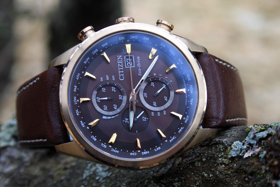 Citizen Rose chronograph sapphire radio-controlled 200m.