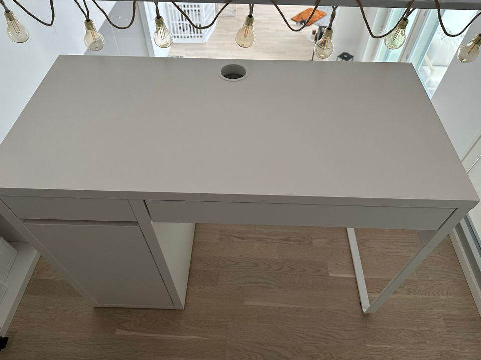 MICKE White Desk 105x50 cm