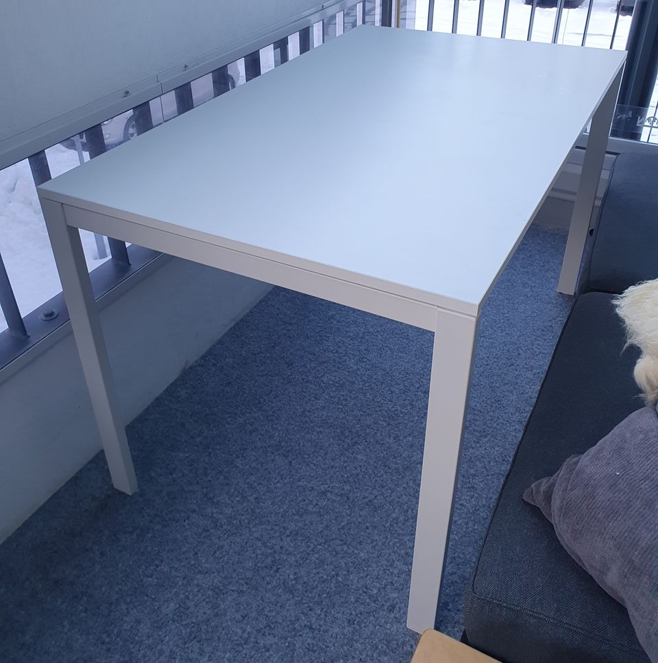 Ikean Melltrop-ruokapöytä