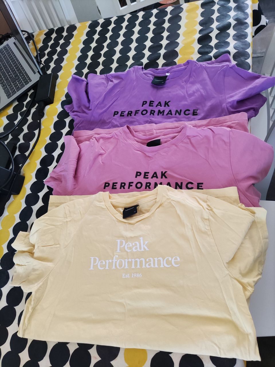 3 kpl Peanperformance T-paitoja (myydään pakettina)