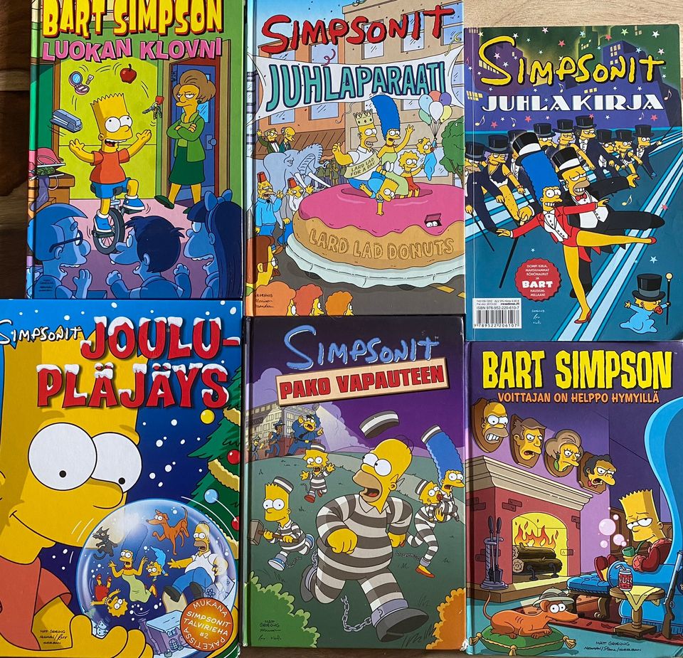 Simpsons kirjat ei pk, kaikki yht 5€