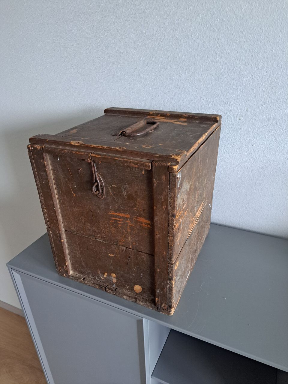 Old chest from the pharmacy 27,5 x 29,5 x 30,5