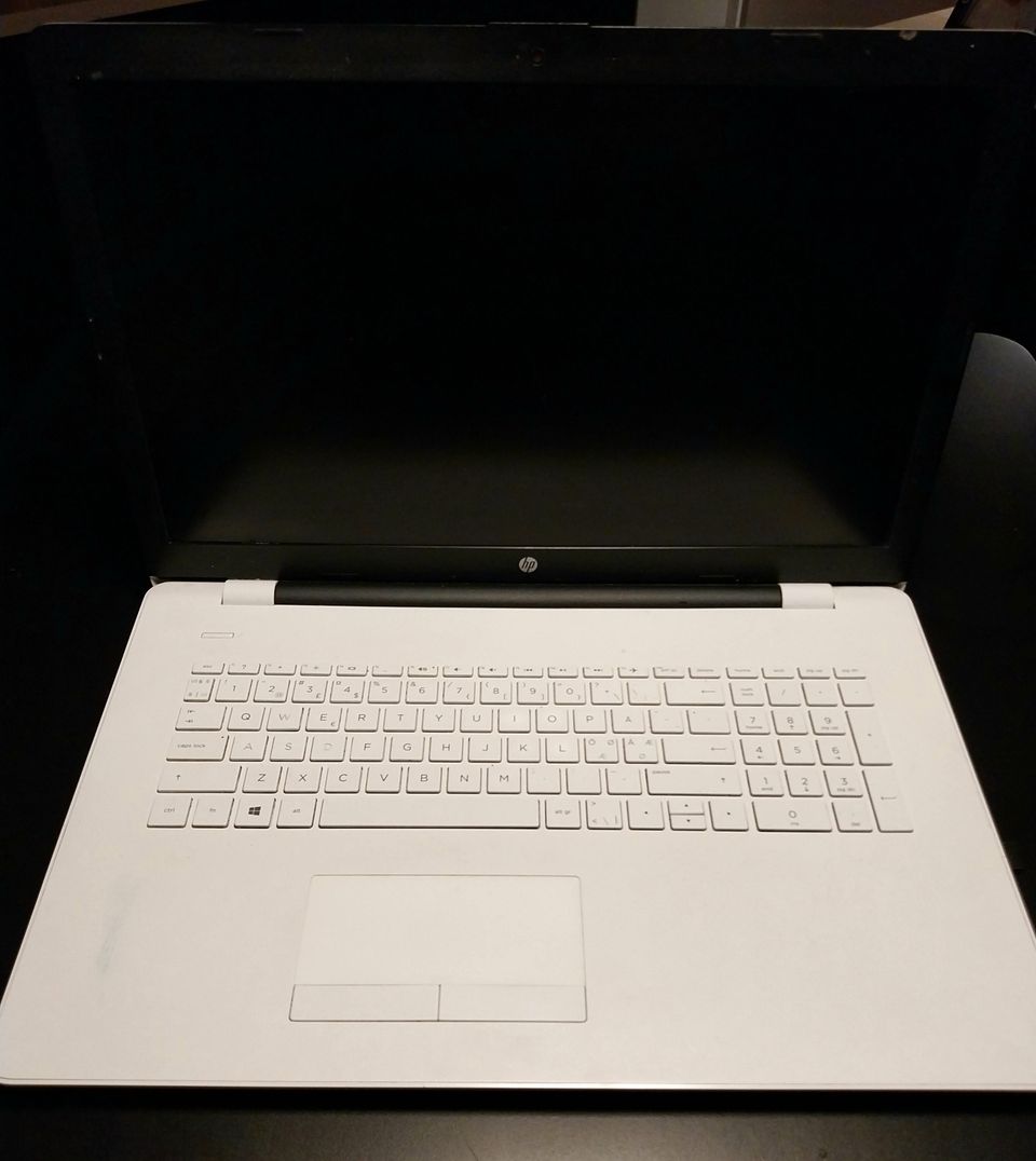 HP Laptop 17-ak014no