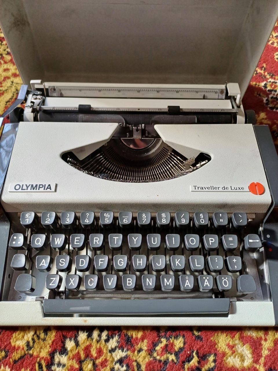 Olympia Traveller de Luxe kirjoituskone