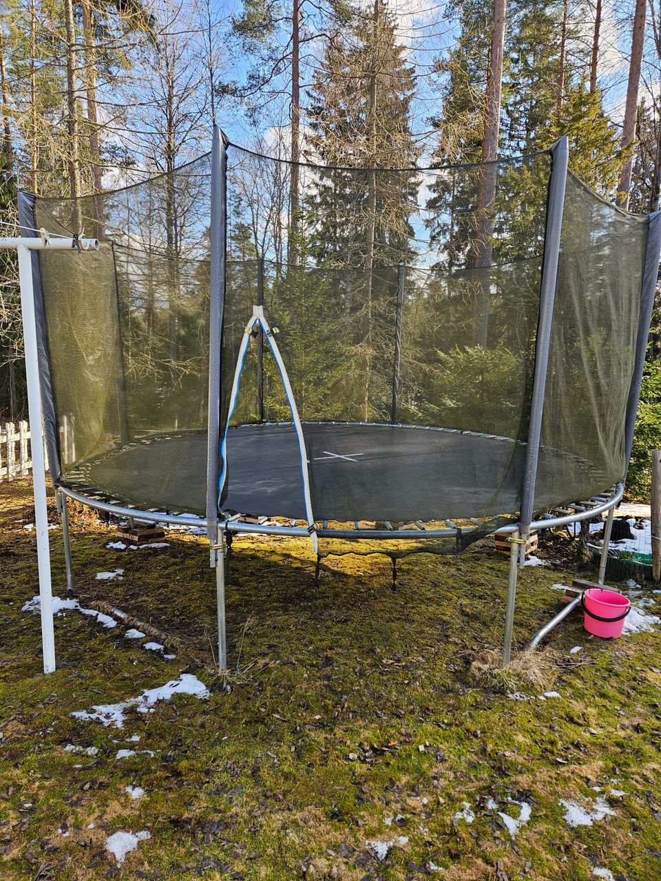 Myydään trampoliini 420 cm