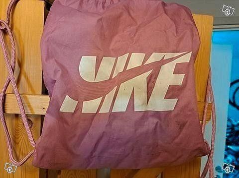 Nike pussi