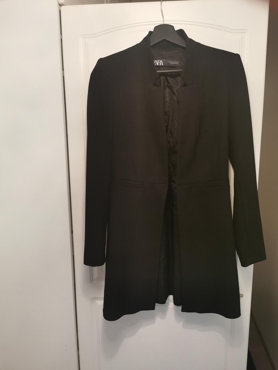 Zara tosi tyylikäs musta takki