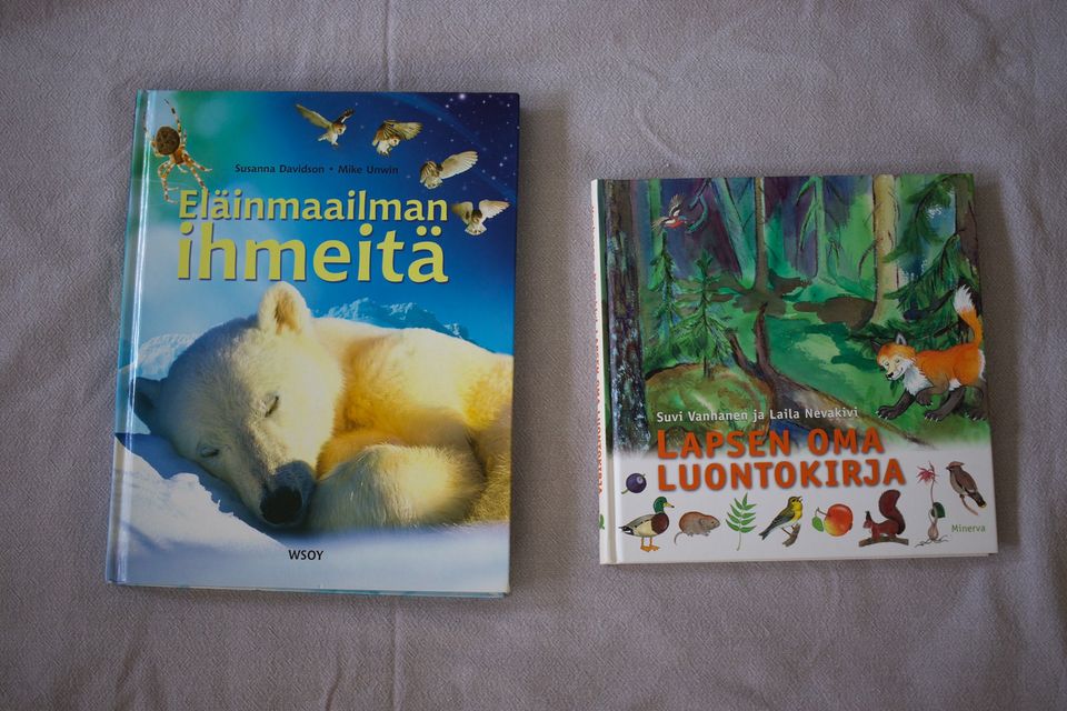 Kirjat Eläinmaailman ihmeitä ja Lapsen oma luontokirja