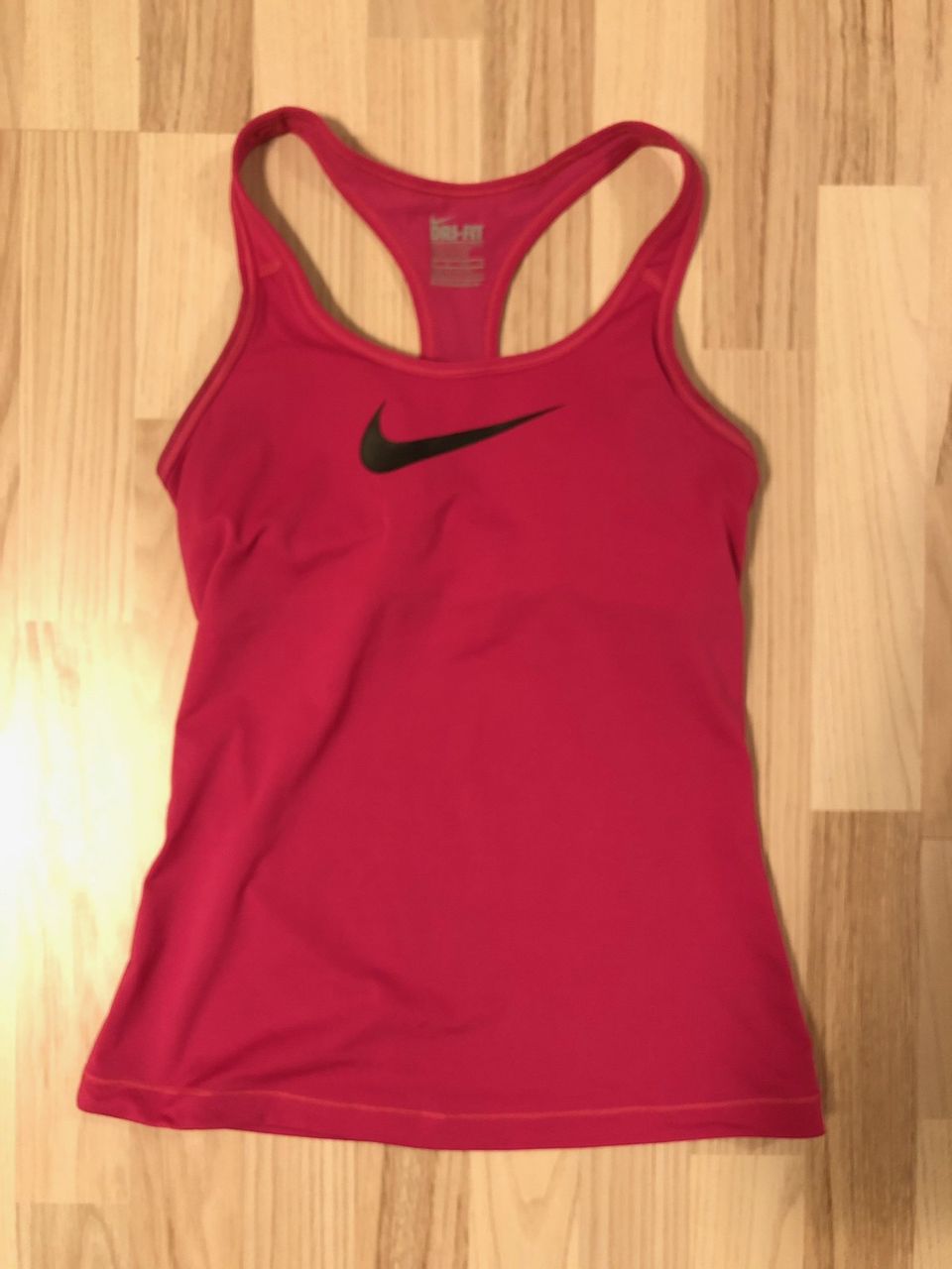 Nike treenitoppi k. XS