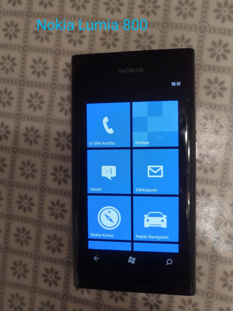 Nokia Lumia 800 kosketusnäyttö puhelin