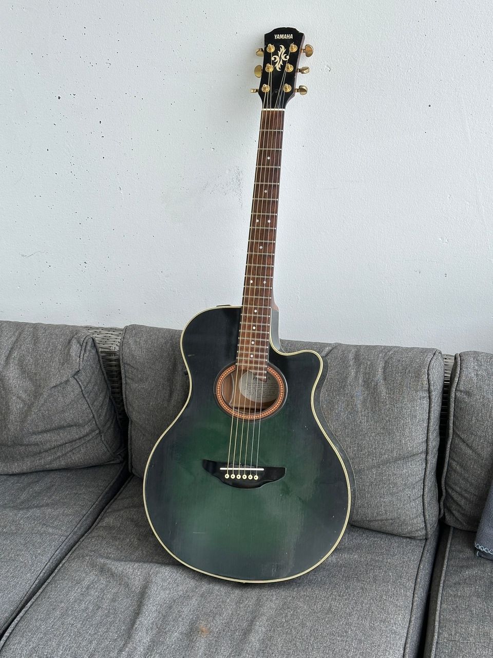 Yamaha APX-6A elektoakustinen kitara