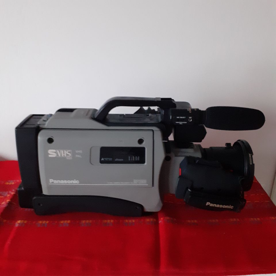 Panasonic S-VHS AG-DP200 VHS-videokamera