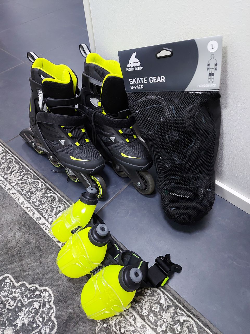 Rollerblade 42 luistimet,uudet pyörät ja suojat