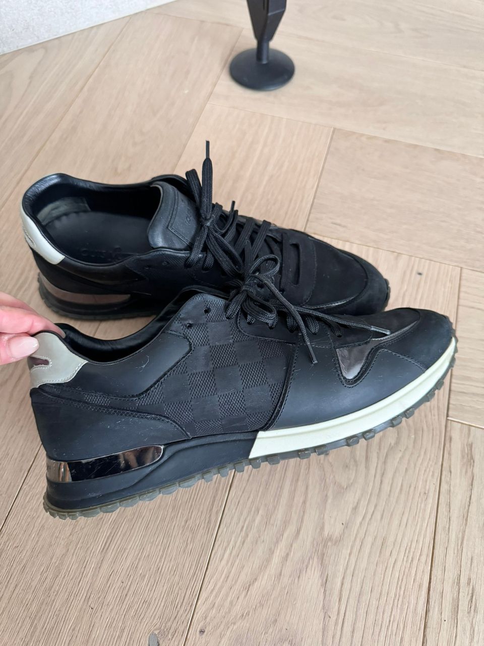 Louis Vuitton Run Away Trainer kengät koko 42
