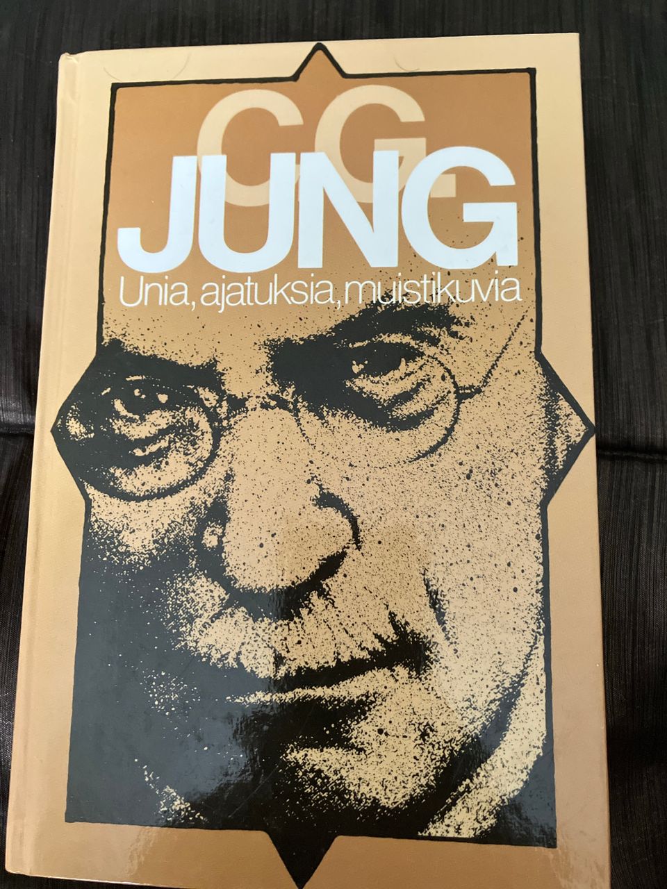 C.G. Jung: Unia, ajatuksia, muistikuvia
