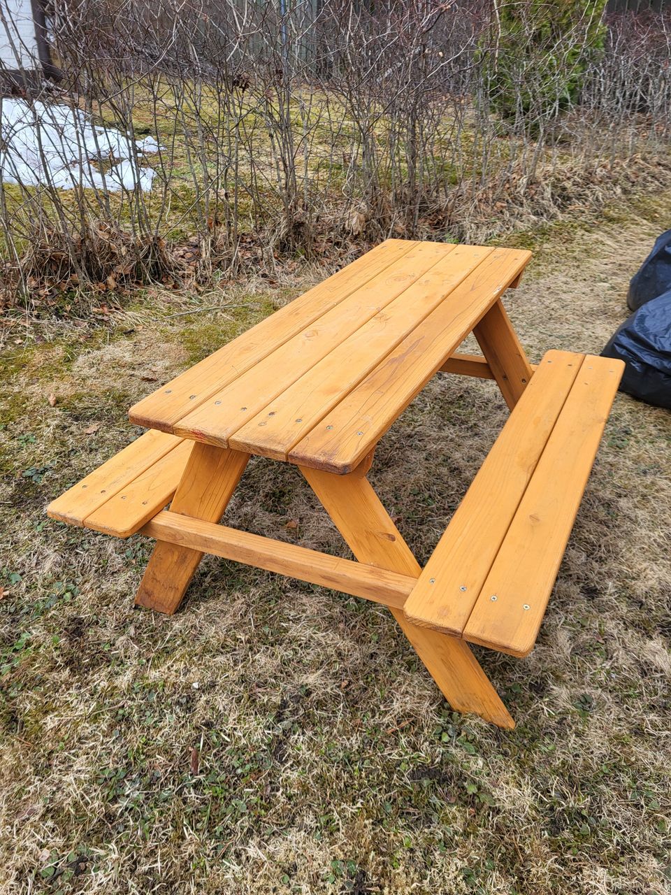 Lasten picnicpöytä