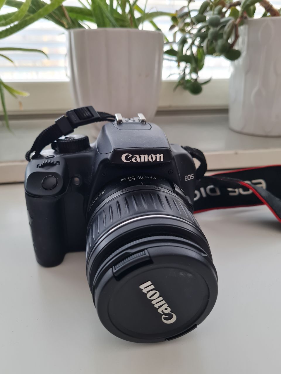 Canon EOS 1000D + objektiivi efs 18-55mm