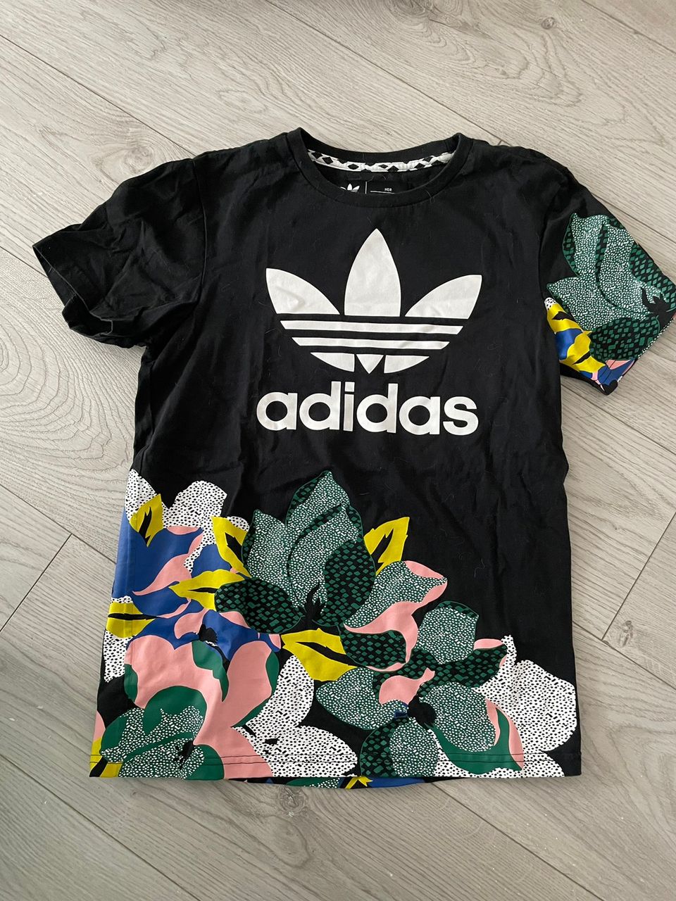 Adidas oversize paita XXS