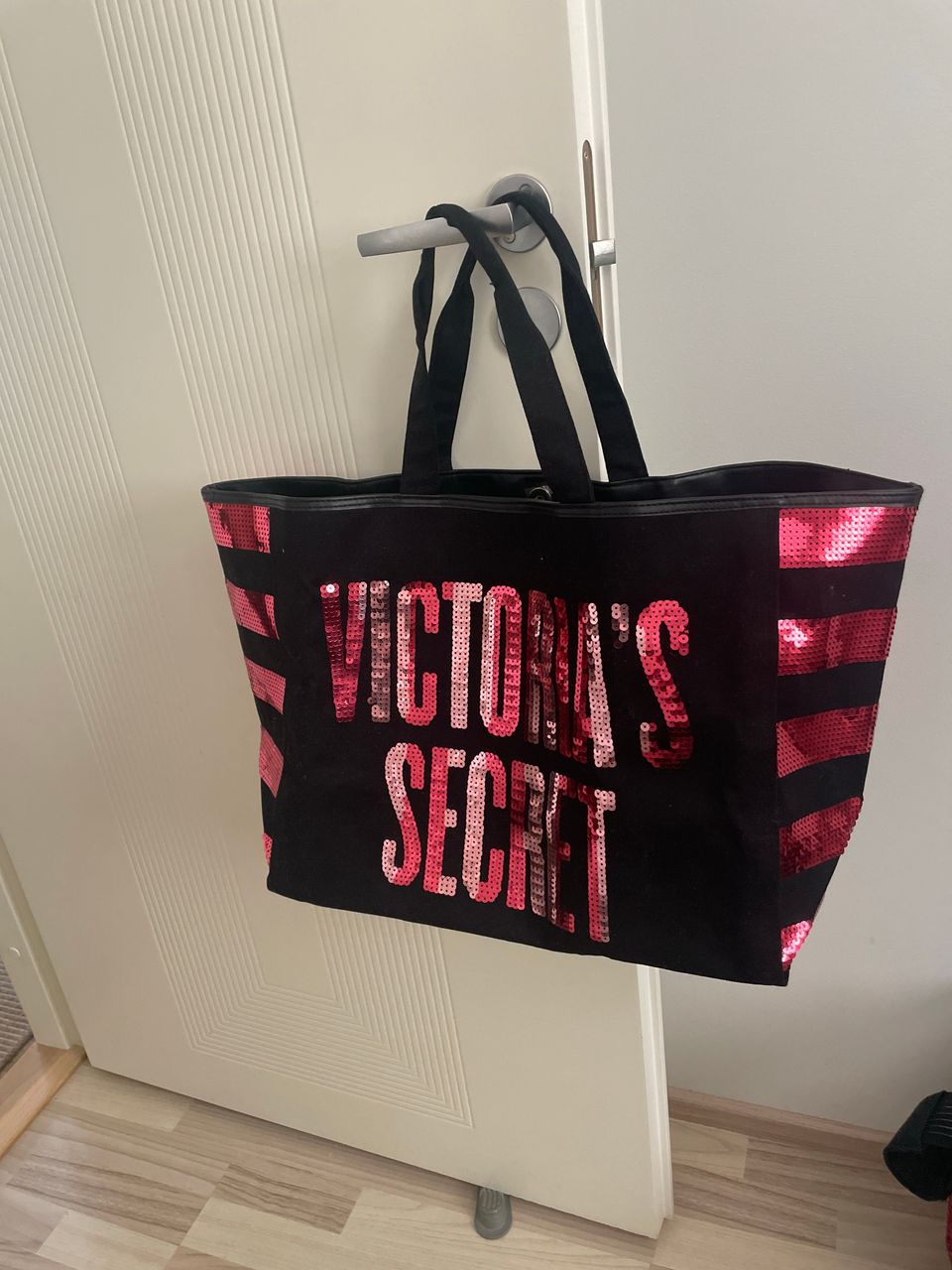 Victoria’s secret laukku, uusi