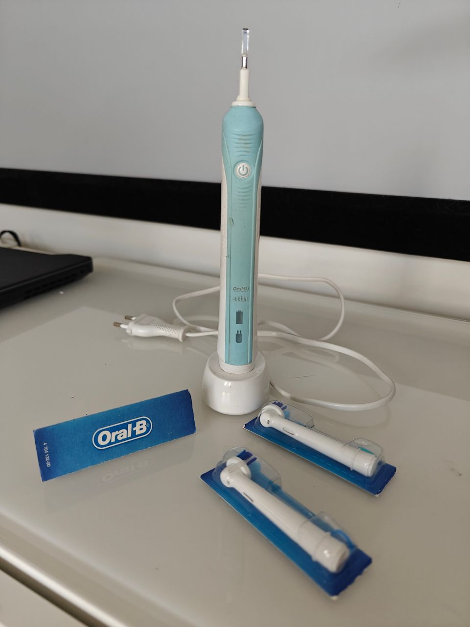 Oral B hammasharja ja 3 vaihtopäätä