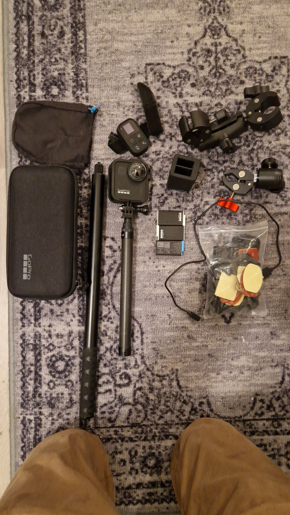 GoPro MAX -360-kamera sekä laajat lisäosat.
