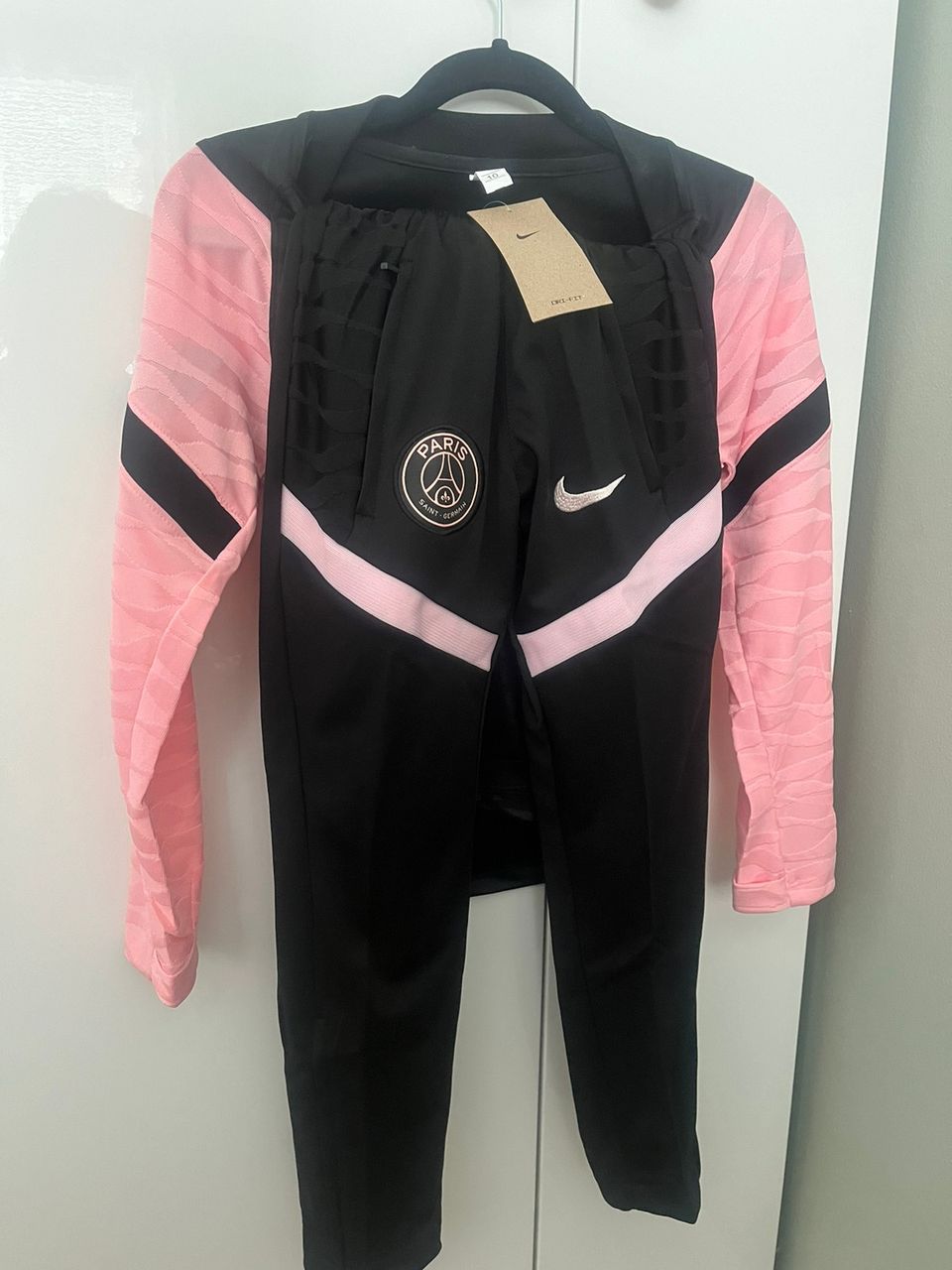 Nike PSG verryttelyasu musta-pinkki