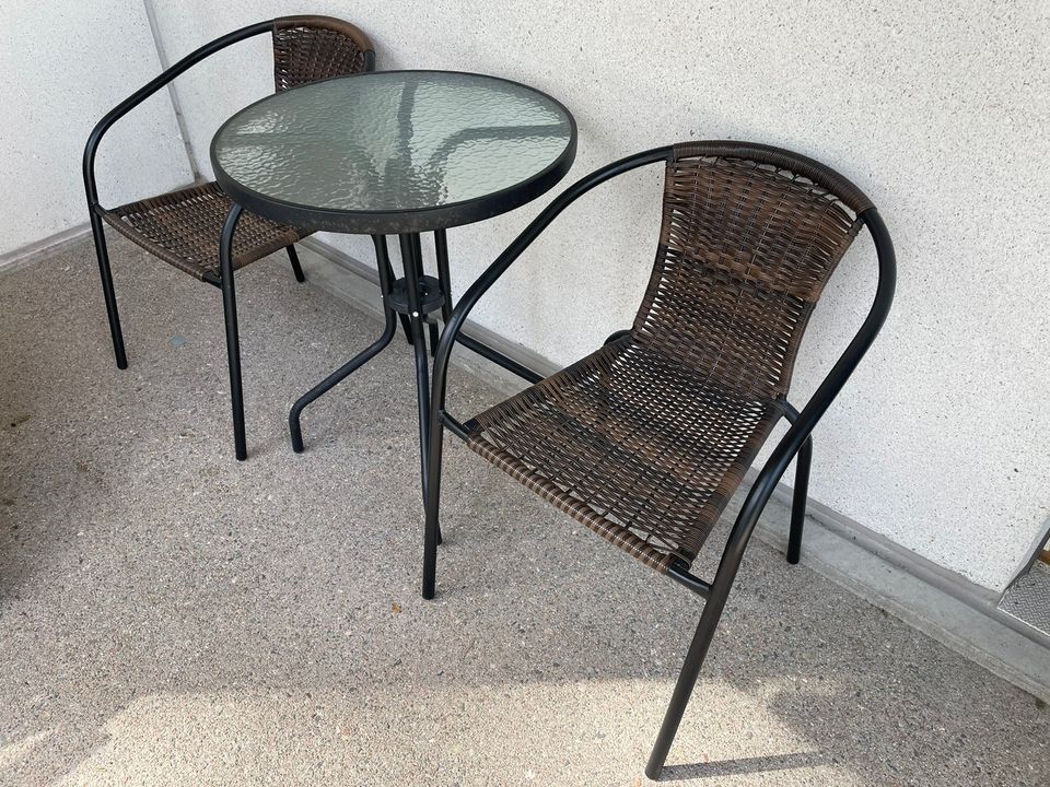 Terassikalusteet/parvekekalusteet (Pöytä + 2kpl tuolia)
