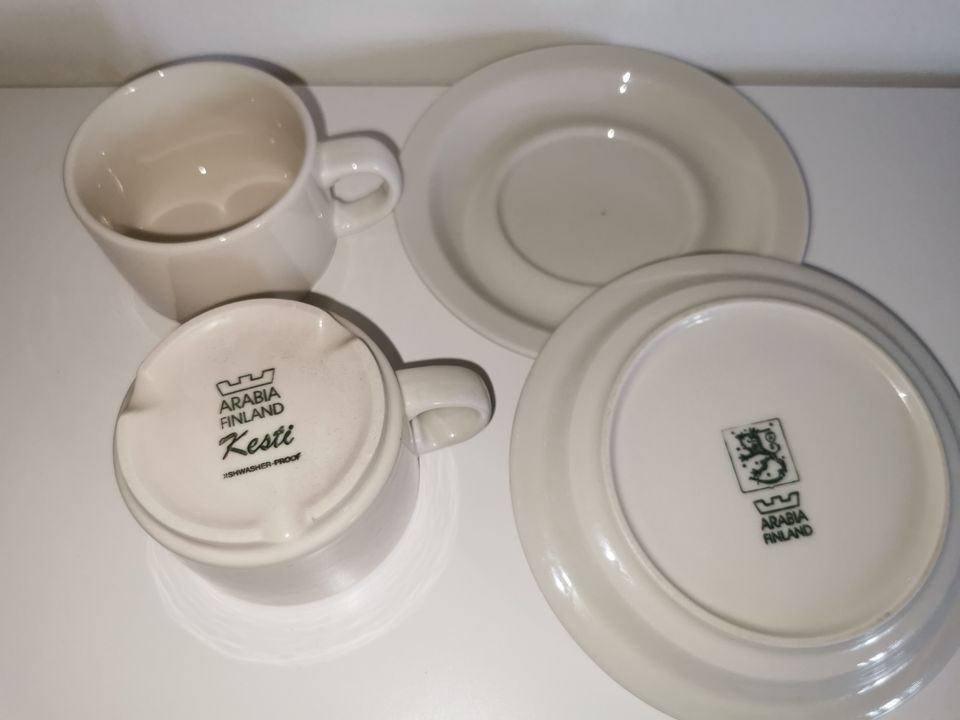 Arabia Kesti kahvikupit ja lautaset