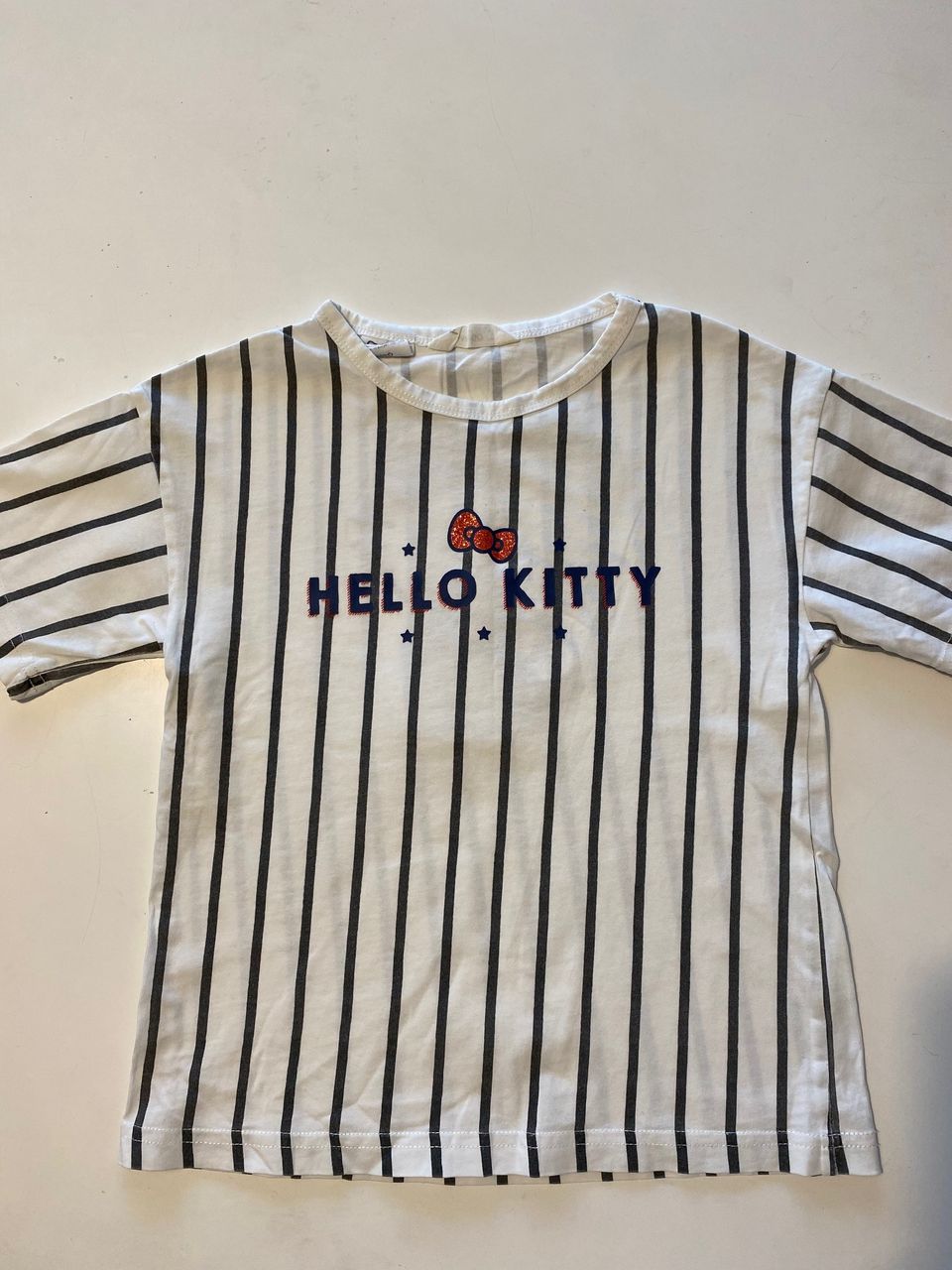 Tyttöjen paita Mango Hello Kitty. Koko 116