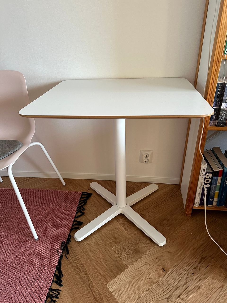 Pöytä (IKEA Billsta)