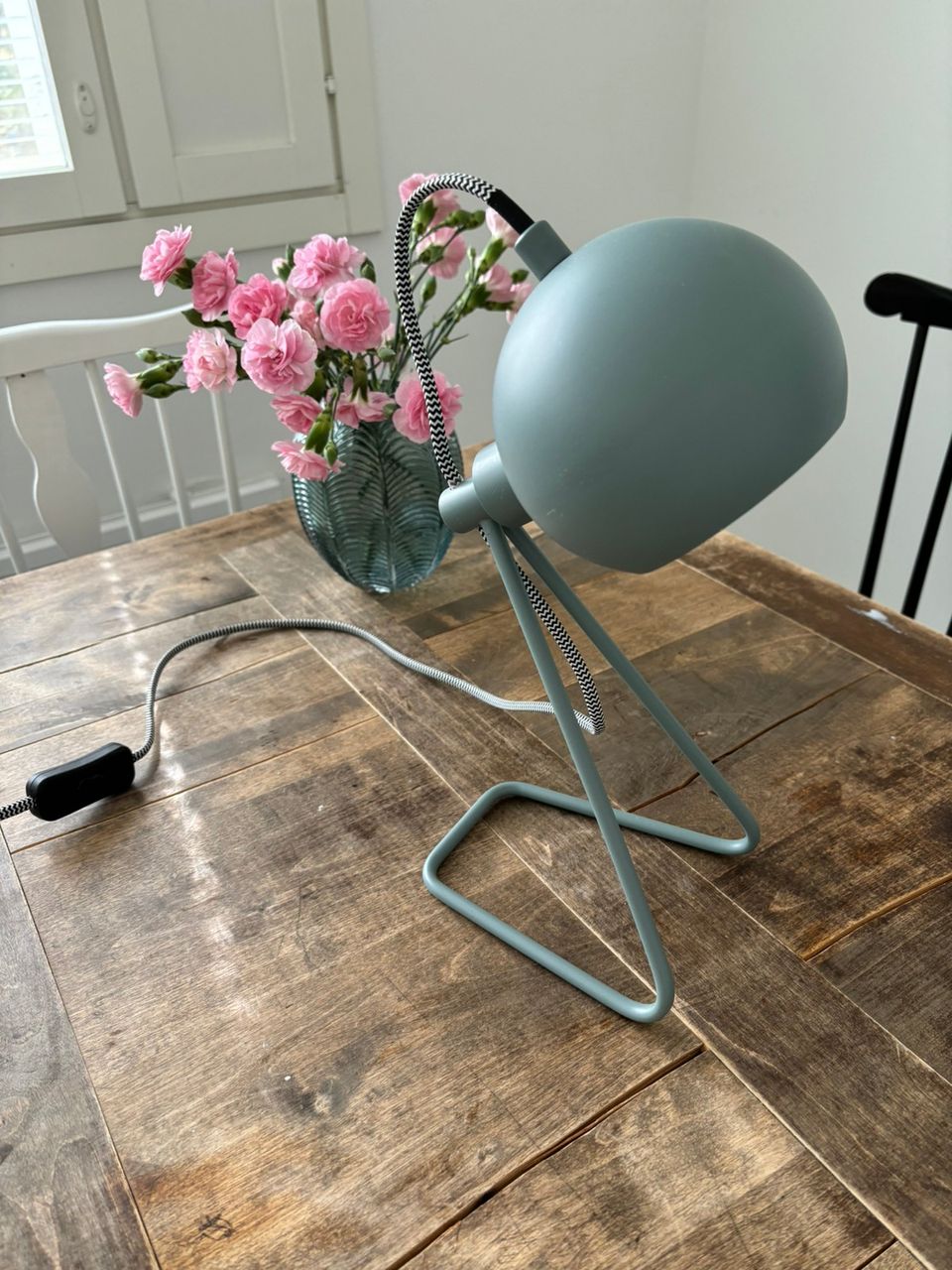 Sinivihreä pöytälamppu, käyttämätön