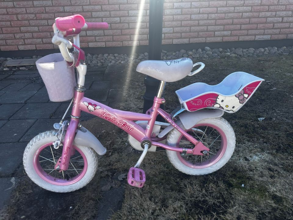 Tyttöjen 12" lasten Hello Kitty polkupyörä.
