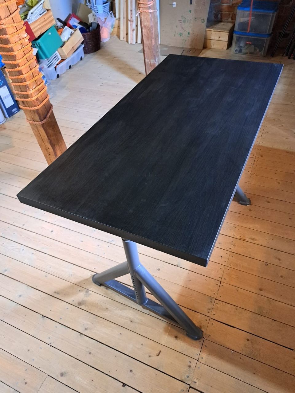 Ikean työpöytä