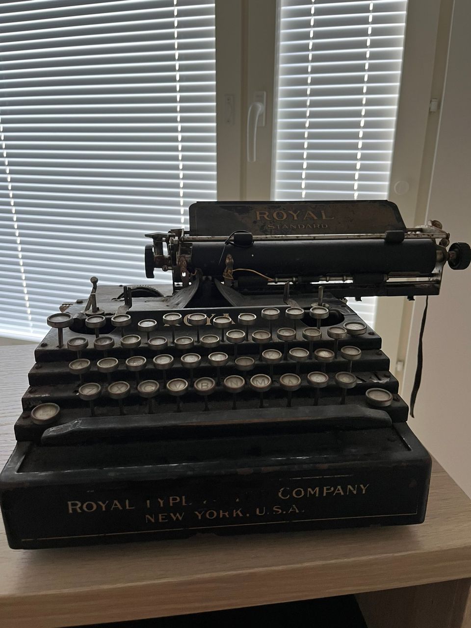 Vanha kirjoituskone Royal
