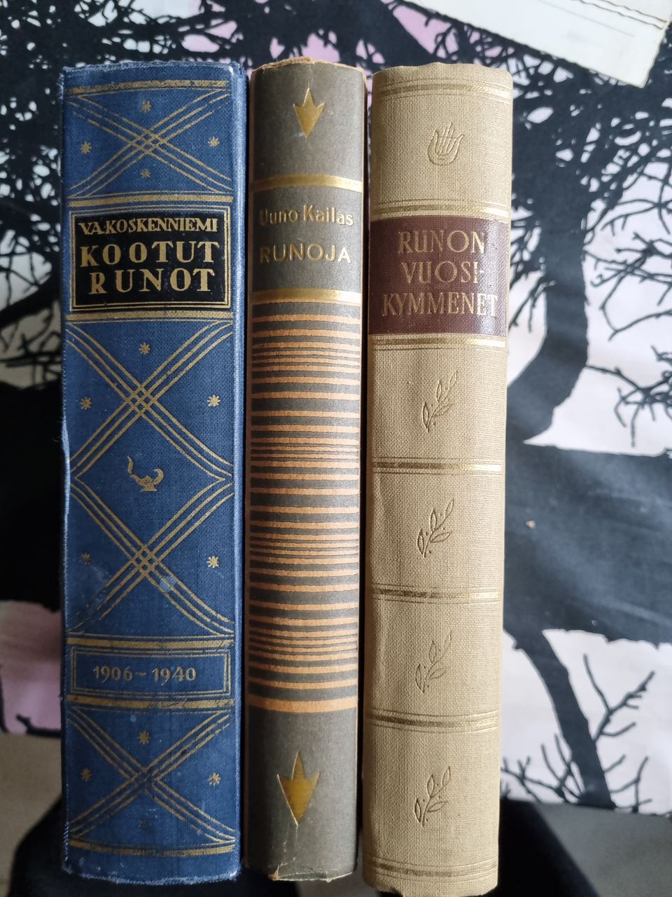 Kolme vanhaa runokirjaa